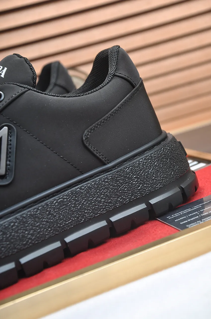 Men's shoes 💰580💶 [PRADA] Top original items, new seasonal styles, high-quality original items, top-grade high-mercerized cowhide combined with original breathable fabric + imported glue, imported stretch fabric inside with original cowhide feet, original thick outsole! Quality guaranteed! Code 38-45 (45 customized)